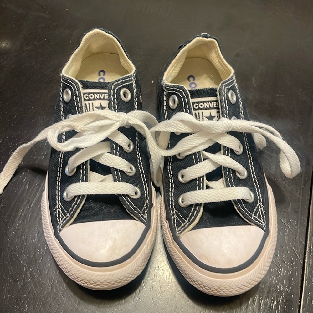 Black kids converse used  in good condition.